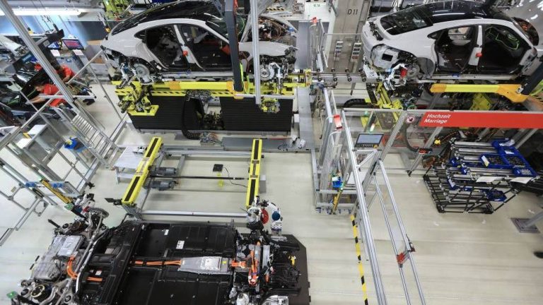 The German Automobile Industry Association raises its production forecast