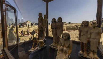 Including the tomb of “Messi” .. the discovery of pharaonic tombs and mummy covered with gold in Egypt
