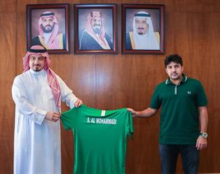 Al-Mashal thanks the young Al-Akhdar coach, Saleh Al-Mohammadi